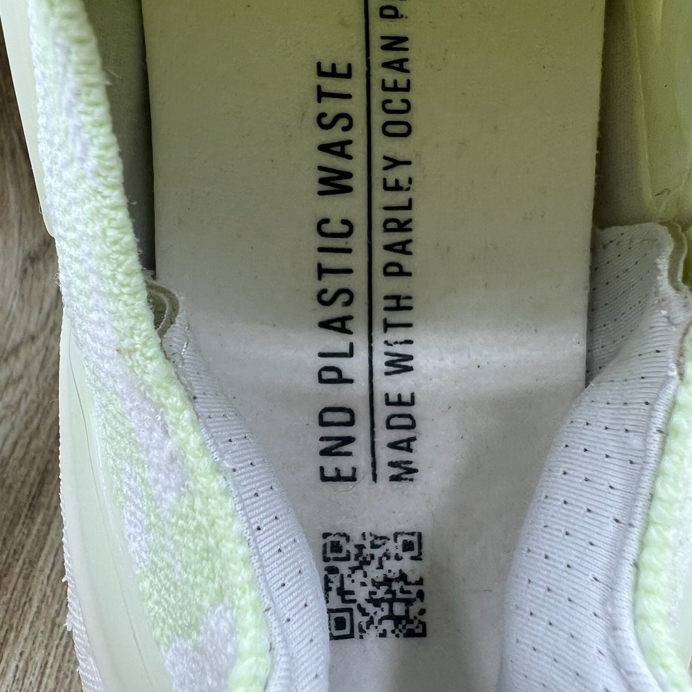 Adidas Ultraboost 22 Women's Size 7 Running Shoes Almost Lime Green White GX6302 - Picture 5 of 10